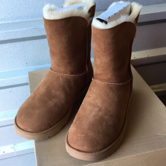 ugg classic cuff short chestnut